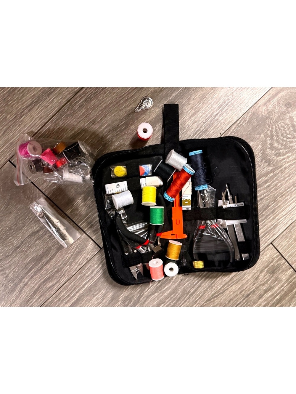 Sewing kit - Picture 2 of 4